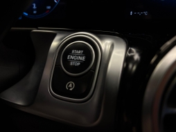 MERCEDES-BENZ GLB 200 AMG+ 4 MATİC CAM TAVAN HATASIZ 12 TAKSİT