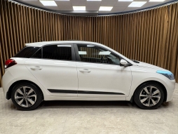 HYUNDAİ İ20 1.4 MPİ ELİTE OTOMATİK CAM TAVAN HATASIZ 12 TAKSİT