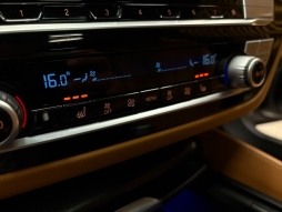 BMW 520İ SPECİAL EDİTİON M SPORT CARBON SCHWARZ HATASZ 12 TAKSİT