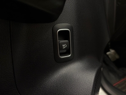 MERCEDES-BENZ GLB 200 AMG+ 4 MATİC CAM TAVAN HATASIZ 12 TAKSİT