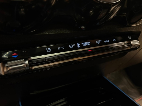 MERCEDES-BENZ GLB 200 AMG+ 4 MATİC CAM TAVAN HATASIZ 12 TAKSİT