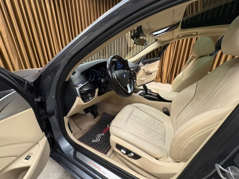 BMW 530İ XDRİVE LUXURY LİNE XDRİVE HATASIZ BOYASIZ 12 TAKSİT