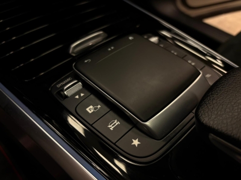 MERCEDES-BENZ GLB 200 AMG+ 4 MATİC CAM TAVAN HATASIZ 12 TAKSİT