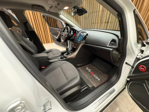 OPEL ASTRA 1.3 CDTI COSMO TESLA EKRAN HATASIZ BOYASIZ 12 TAKSİT