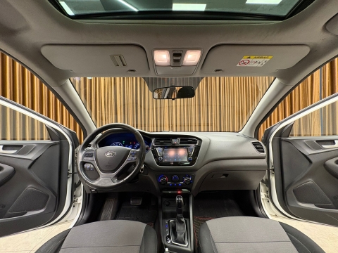 HYUNDAİ İ20 1.4 MPİ ELİTE OTOMATİK CAM TAVAN 12 TAKSİT