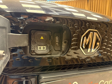 MG ZS EV LUXURY ELEKTİRİKLİ CAM TAVAN HATASIZ 12 TAKSİT