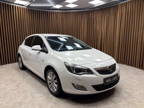 OPEL ASTRA 1.3 CDTI COSMO TESLA EKRAN HATASIZ BOYASIZ 12 TAKSİT