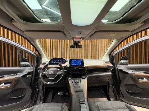 PEUGEOT RİFTER 1.5 BLUEHDI GT CAM TAVAN HATASIZ BOYASIZ 12 TAKST