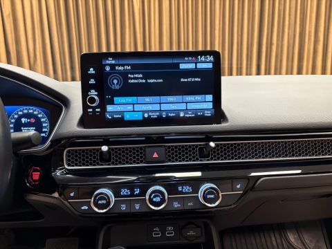 HONDA CİVİC 1.5 VTEC TURBO EXECUTİVE PLUS HATASIZ 12 TAKSİT