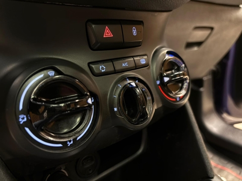 PEUGEOT 208 1.2 PURETECH ACTİVE OTOMATİK CAM TAVAN 12 TAKSİT