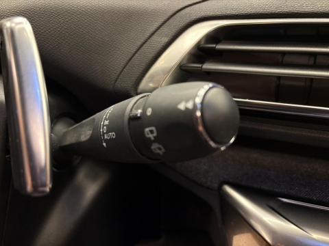 PEUGEOT 3008 1.5 BLUEHDİ ALLURE SELECTİON EAT8 HATASIZ 12 TAKSİT