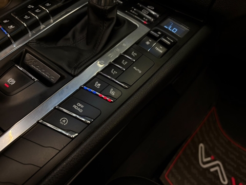 PORSCHE MACAN 2.0 BAYİ CAM TAVAN/PUSULA/SOĞUTMA/ISITMA 12 TAKSİT