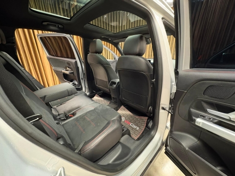 MERCEDES-BENZ GLB 200 AMG+ 4 MATİC CAM TAVAN HATASIZ 12 TAKSİT