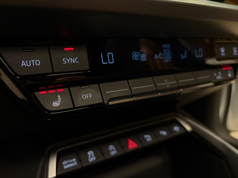 AUDİ A3 SPORTBACK 35 TFSI ADVANCED CAM TAVAN HATASIZ 12 TAKSİT