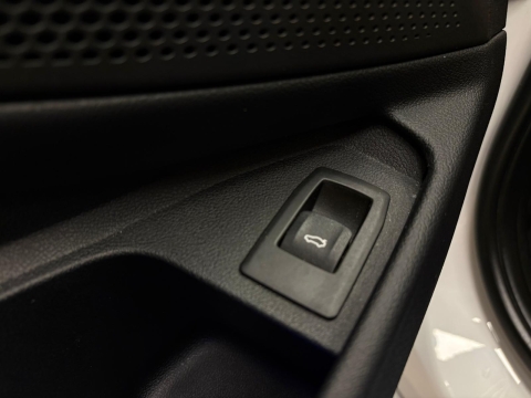 BMW 3.20İ FİRST EDİTİON LUXURY LİNE İÇİ TABA HATASIZ 12 TAKSİT