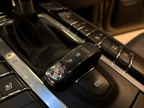 PORSCHE MACAN 2.0 BAYİ CAM TAVAN/PUSULA/SOĞUTMA/ISITMA 12 TAKSİT