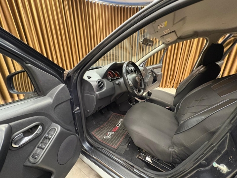DACİA DUSTER 1.5 DCI 4X2 LAUERATE OTOMATİK HATASIZ 12 TAKSİT