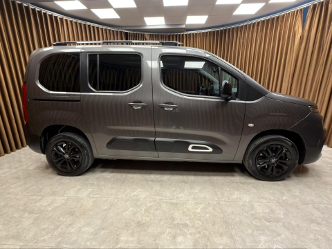 CİTROEN BERLİNGO 1.5 BLUEHDİ SHİNE CAM TAVAN HATASIZ 12 TAKSİT