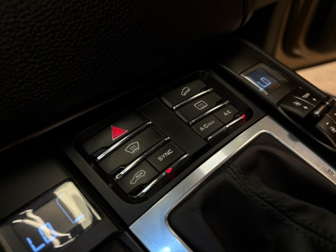 PORSCHE MACAN 2.0 BAYİ CAM TAVAN/PUSULA/SOĞUTMA/ISITMA 12 TAKSİT