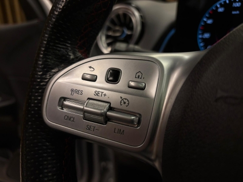 MERCEDES-BENZ GLB 200 AMG+ 4 MATİC CAM TAVAN HATASIZ 12 TAKSİT