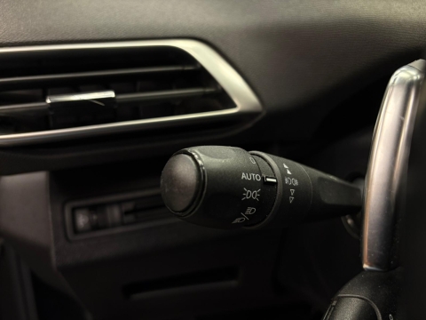 PEUGEOT 3008 ACTİVE PİREME EDİTİON CAM TAVAN HATASIZ 12 TAKSİT