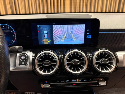 MERCEDES-BENZ GLB 200 AMG+ 4 MATİC CAM TAVAN HATASIZ 12 TAKSİT