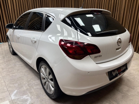 OPEL ASTRA 1.3 CDTI COSMO TESLA EKRAN HATASIZ BOYASIZ 12 TAKSİT