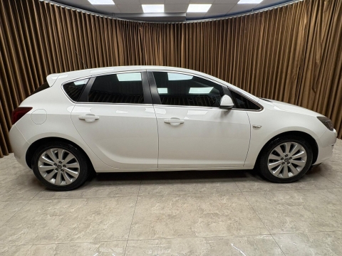 OPEL ASTRA 1.3 CDTI COSMO TESLA EKRAN HATASIZ BOYASIZ 12 TAKSİT