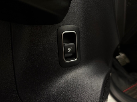 MERCEDES-BENZ GLB 200 AMG+ 4 MATİC CAM TAVAN HATASIZ 12 TAKSİT