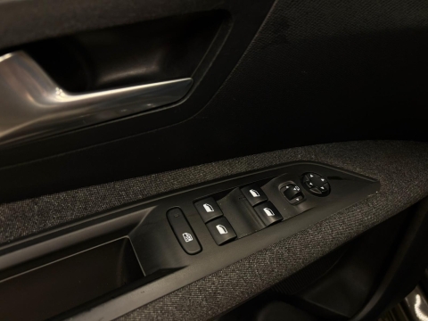 PEUGEOT 3008 ACTİVE PİREME EDİTİON CAM TAVAN HATASIZ 12 TAKSİT