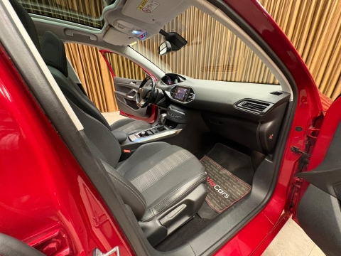 PEUGEOT 1.2 PURETECH ALLURE CAM TAVAN OTOMATİK 12 TAKSİT