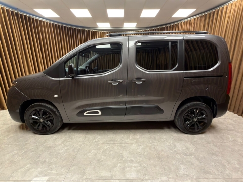 CİTROEN BERLİNGO 1.5 BLUEHDİ SHİNE CAM TAVAN HATASIZ 12 TAKSİT