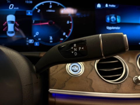 MERCEDES-BENZ E200D EXCLUSİVE İÇİ TABA/COMMAND/ÇİFTHFZ 12 TAKSİT
